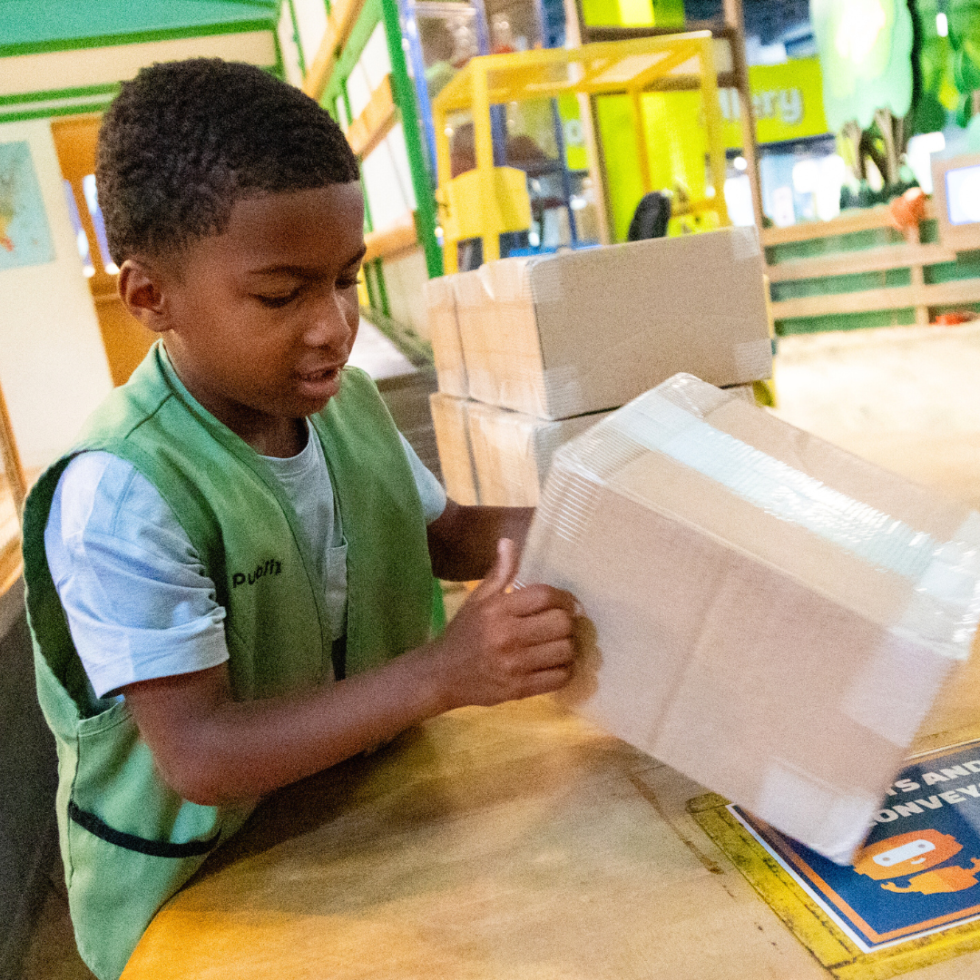 Kids in Publix vest handling packages